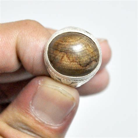 Minyak kayu putih telah digunakan sejak lama karena mempunyai sifat antiseptik dan antibakteri berikutnya, manfaat minyak kayu putih untuk perut kembung. Koleksi Cincin Blogspot - Menjual Koleksi Cincin dan Batu ...