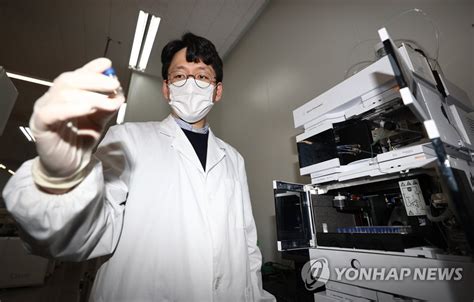 그런 건 내 상황에 상상도 못하지. '백신 개발 맡겨두세요' | 연합뉴스