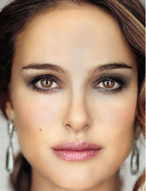 Comment maquiller des yeux marrons? - Cristina Cordula