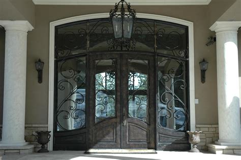 Inspirational front door entrance ideas, including outdoor lighting, landscaping, water features, double front doors, and contemporary pivot front door designs. Make your Guests and Friends Impress with Stunning Front Door Designs - HomesFeed