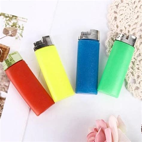 1pc Funny Party Trick Gag T Water Squirting Lighter Joke Prank Trick Toy Color Random