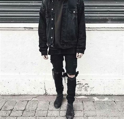 Streetwear is a strange and complex beast. Pin by m a r i on Tomboy fashion | Mens outfits, Hipster ...