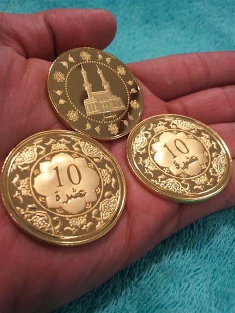 Kami membeli dan menjual emas public gold seperti syiling 1 dinar, 2 dinar, 5 dinar, serta jongkong emas 20 gram, 50 gram, 100 gram dan 250 gram. PENA EMAS: November 2015