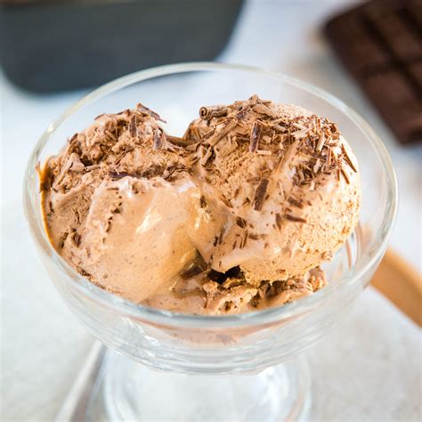 Easy No Churn Chocolate Ice Cream The Busy Baker