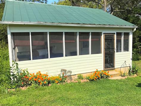 Browse property descriptions, reviews, photos, video, rates, number of rooms, amenities, activities and much more. Cabin near St. Louis, Missouri
