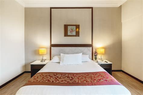 The comfortable rooms have a shower. Deluxe Room - Crystal Crown Hotel Kuala Lumpur