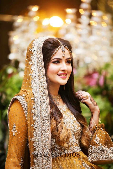 Beautiful Wedding Women Bridal Mehndi Dresses Pakistani Bridal Makeup