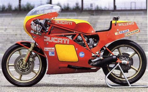 The panigale r gives you the thrill of the track with a 205 horsepower engine capable of quick throttle response, owing mainly to its ultralight engine components that keep the bike zippy. Ducati 600 TT2