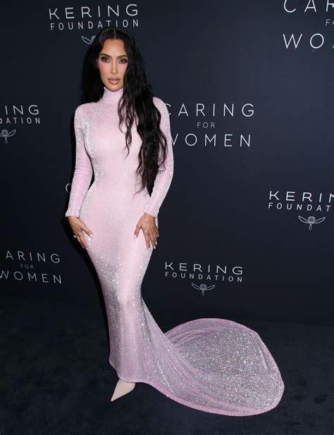 Kim Kardashian y el vestido rosa que demuestra que se puede ser la más