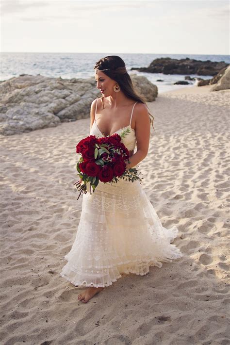 Beach weddings are an opportunity to step up your typical beachwear of shorts and a bikini, but you can't fall back on typical nuptial attire of taffeta or silk. Red and Blue Beautiful Beach Wedding in Mexico - The ...