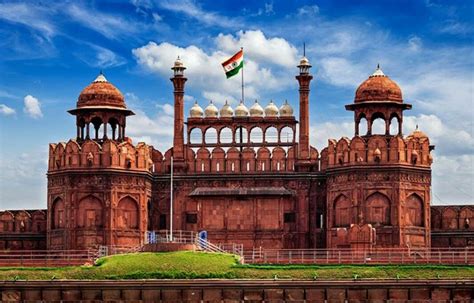 Meskipun, silat telah diakui sebagai seni melayu asli. Ciri-ciri seni bina Islam di India. | Other Quiz - Quizizz