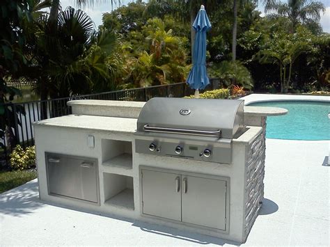 Based on your choice of bbq, grill and outdoor kitchen storage components, grillnetics experts will put together an outdoor kitchen design using our patented modular outdoor cabinet solution personalized specifically for you and. 35+ Ideas about Prefab Outdoor Kitchen Kits - TheyDesign ...