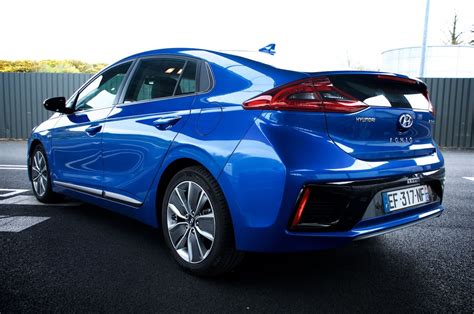 Admire the elegance and simplicity of the ioniq hybrid. Hyundai Ioniq Hybrid Trial: So Close, So Different ...