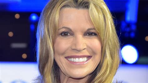 Vanna White S Net Worth The Wheel Of Fortune Host Makes More Than You