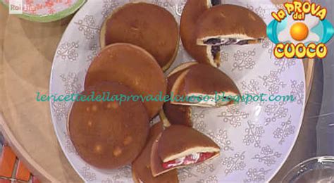 La ricetta dei dorayaki, i classici dolci giapponesi simili ai pancake, è molto semplice e veloce. Dorayaki ricetta Hirohiko Shoda da Prova del Cuoco