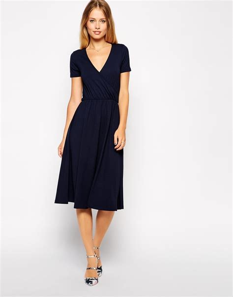 We did not find results for: ASOS - Robe patineuse mi-longue à manches - Asos - Pickture