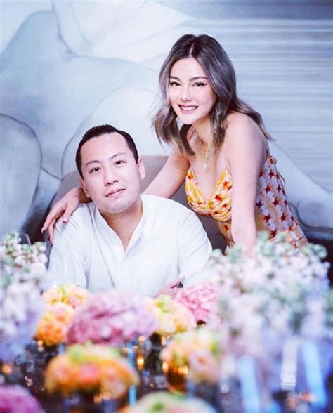 2533 บ้านเกิดอยู่ที่จังหวัดสิงห์บุรี ครอบครัวมีพี่ชาย 4 คน เธอเป็นน้องคนสุดท้อง เคย. อัลบั้มภาพ ดิว อริสรา ซัดกลับชาวเน็ตสอนศีลธรรม หลังเลิกแฟน ...
