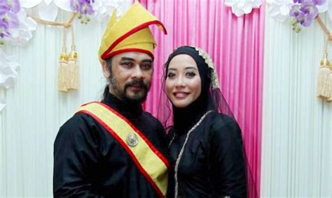 Syed salim bin syed shamsuddin. Awie Dan Sharifah Ladyana Selamat Bergelar Suami Isteri ...