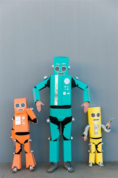 DIY ROBOT FAMILY COSTUME - Tell Love and Party