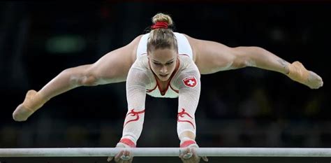 Artistic gymnastics is a discipline of gymnastics in which athletes perform short routines on different apparatuses, with less time for vaulting. Resultado: Gimnasia Artística -Calificación-Mujeres ...