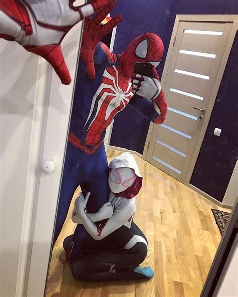 spiderman and spidergwen marvelcomics superheroes spiderman fanart comics trajes de