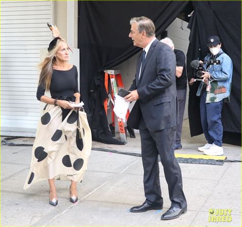 sarah jessica parker and chris noth reunite on the set of and just like that photo 4598811