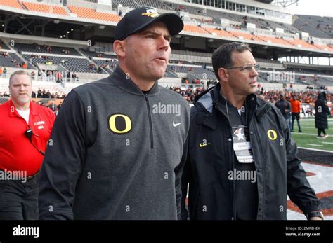 File In This Nov File Photo Then Oregon Head Coach Mark Helfrich Center Comes