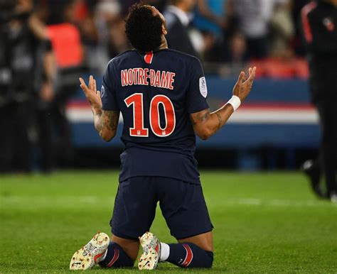 Football Un Neymar Et A Repart