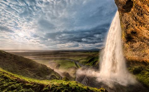 Leenvertaling van het ijslandse ísland. Top 5 watervallen van IJsland