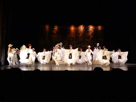 Amalia Hernandezs Mexicos Folkloric Ballet Here A Traditional Dance Of Veracruz Danza