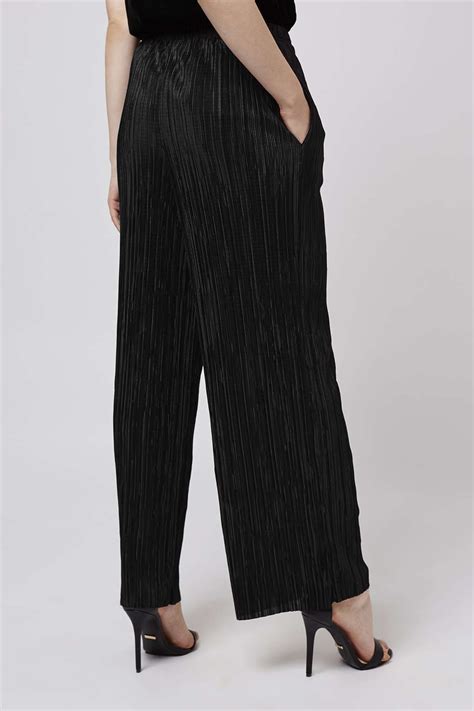 awkward length pleat trousers topshop outfit pleated trousers topshop