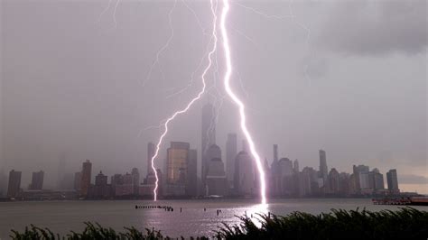 Nyc Sees Stunning Lightning From Thunderstorms Flash Floods In Northeast Amid Stormy Week Fox