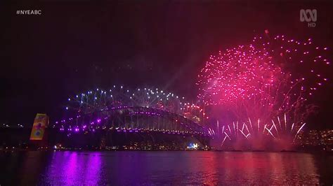 Sydney Fireworks New Years Eve 2021 Youtube