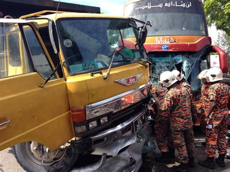 Jenis paten shift kerja di kilang penang. BOMBA DAN PENYELAMAT MALAYSIA on Twitter: "KEMALANGAN BAS ...