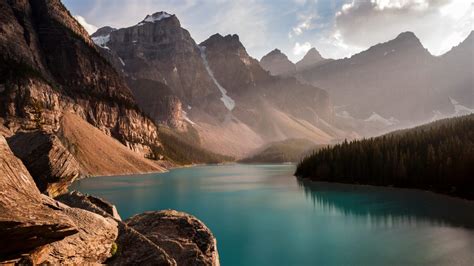 Moraine Lake In Banff At Sunset Alberta Canada Windows 10 Spotlight