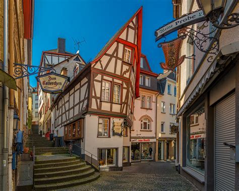 Responsible for journalistic and editorial contents in terms of §55 paragraph 2 of the german broadcasting and telecommunications treaty (rstv): Cochem an der Mosel | Schiefes Haus in der Herrenstr ...
