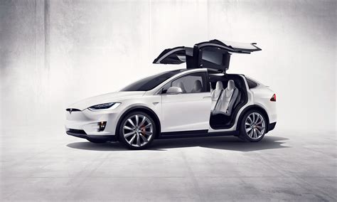 Tesla Le Model X Déploie Ses Falcon Wings Doors