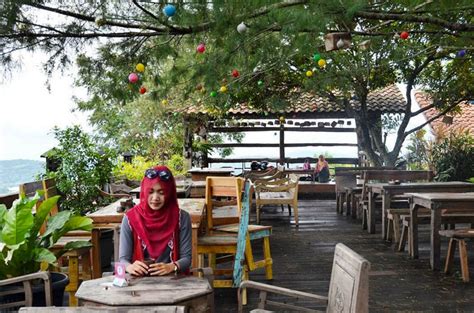 Paket wisata ke semarang dan bandungan untuk 2 hari 1 malam dari joglo wisata. 5 Restoran di Semarang yang Suguhkan Pemandangan Cantik