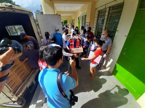 dswd delivers relief aid to 6 600 lgus affected by typhoon “ulysses”
