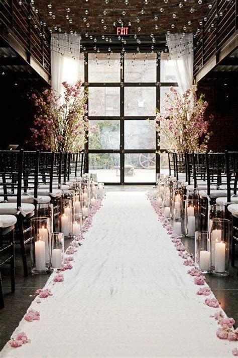 winter wedding aisle runner decor with candles #amazingbeddingideas