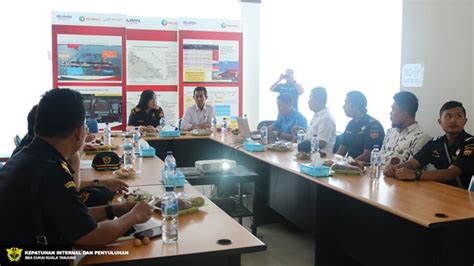 Peninjauan Kesiapan Pelabuhan Hub Internasional Kuala Tanjung Kantor