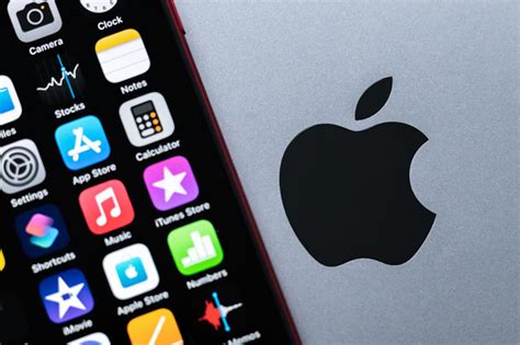 This comes after it reported record earnings for q3 of 2021. Apple becomes world's first $3 trillion company