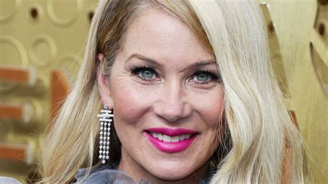 Christina Applegate Opens Up About Ms Diagnosis Heres How The Dead