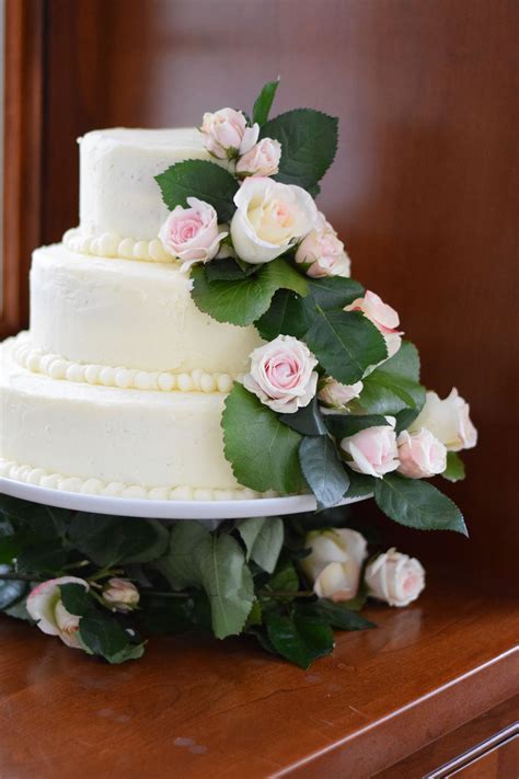 How To Bake And Decorate A 3 Tier Wedding Cake