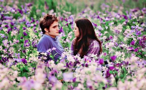 Imagen De Twilight Edward Cullen And Flowers Twilight Film Twilight Bella And Edward