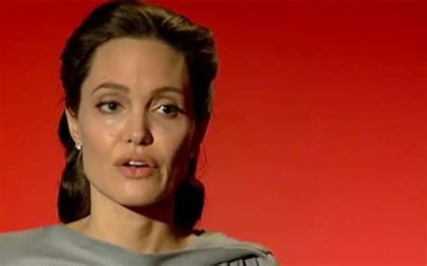 Angelina Jolie Hires Divorce Lawyer Laura Wasser The Disso Queen