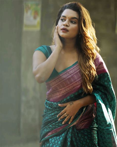 Veena Jessi Hot Curvy Body In Saree South Indian Actress