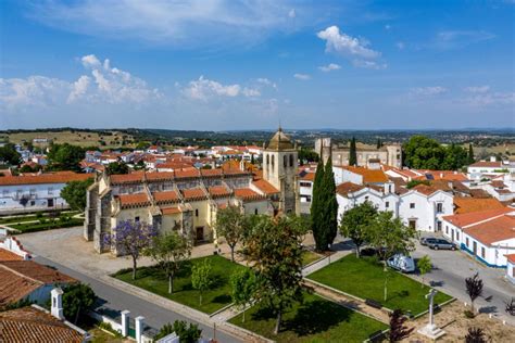 Treze concelhos dos distritos de faro, bragança e portalegre apresentam hoje um risco muito elevado de incêndio. Distrito de Beja deixa de ter concelhos em risco muito elevado