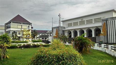 Tjiu's palace adalah tempat wisata pemancingan dan yang berada di sambutan tepatnya di jl.sultan sulaiman (pelita 6) samarinda, kalimantan timur. Kutai Sultan's Palace (Tenggarong) - 2019 Alles wat u moet weten VOORDAT je gaat - TripAdvisor