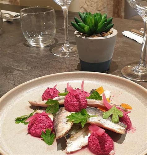 Harengs marinés et sa mousse de betteraves